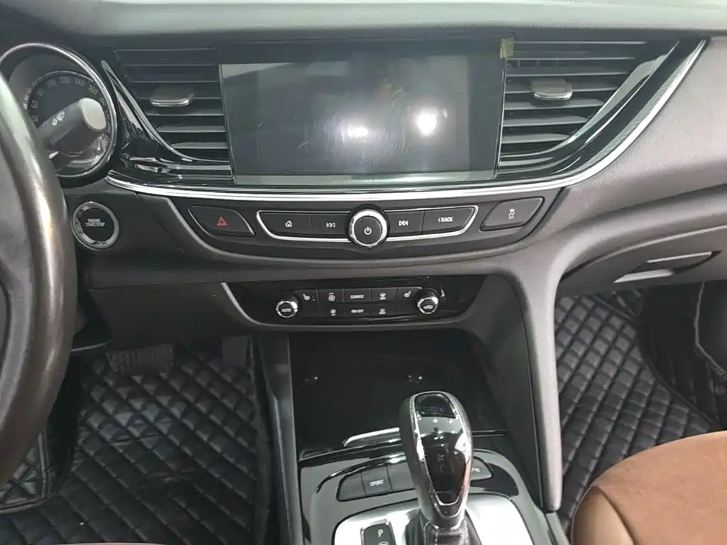 Buick Regal — миниатюра 13