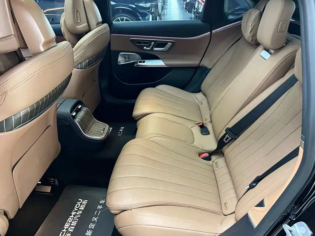 Mercedes-Benz E-Class — миниатюра 10