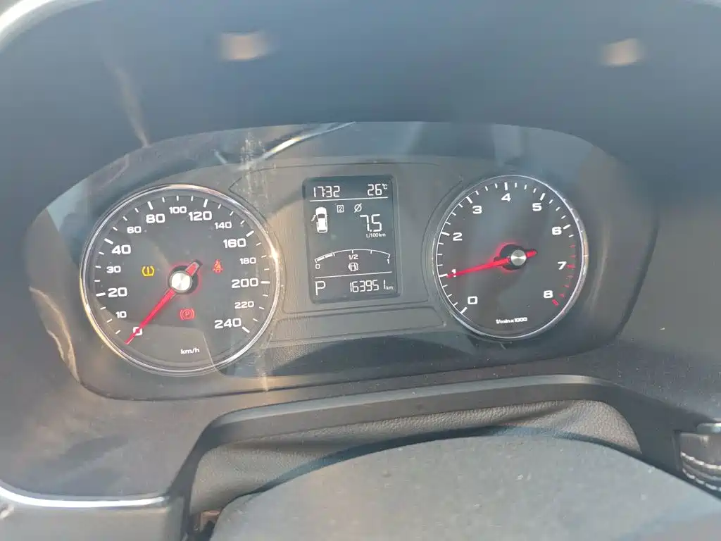 Roewe RX5 — миниатюра 12