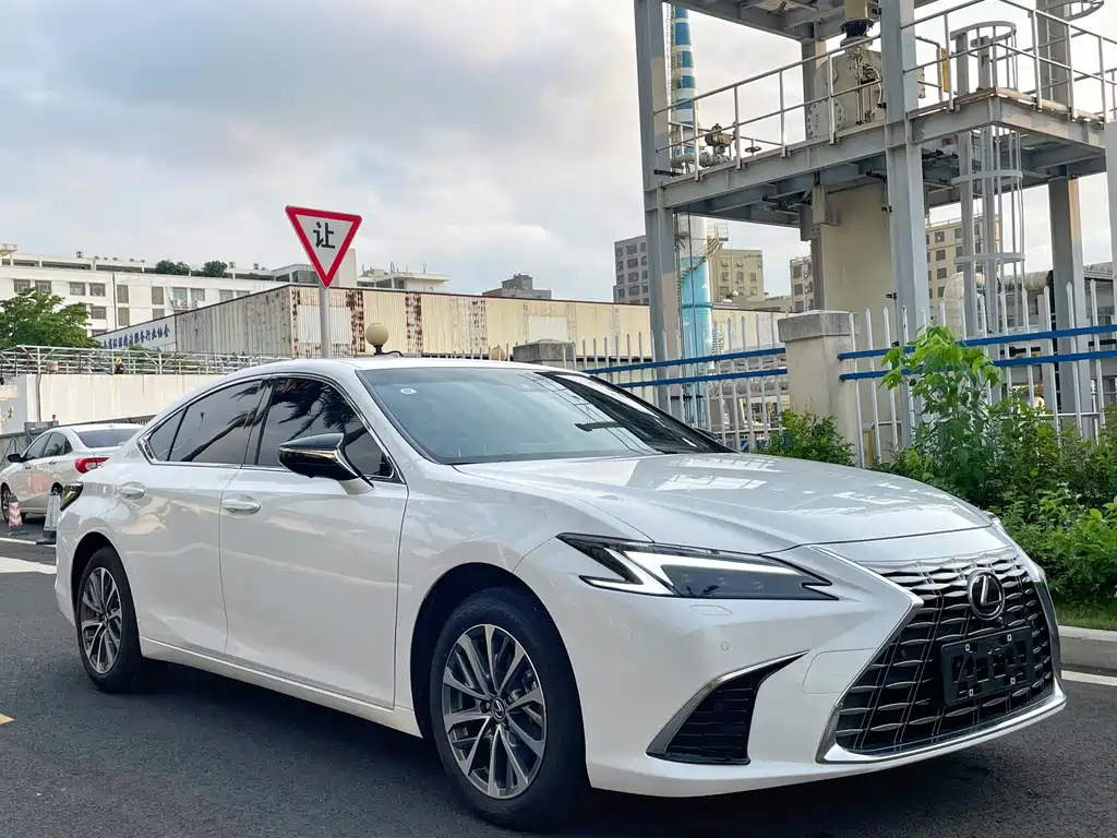Lexus ES 2025 200 Premium