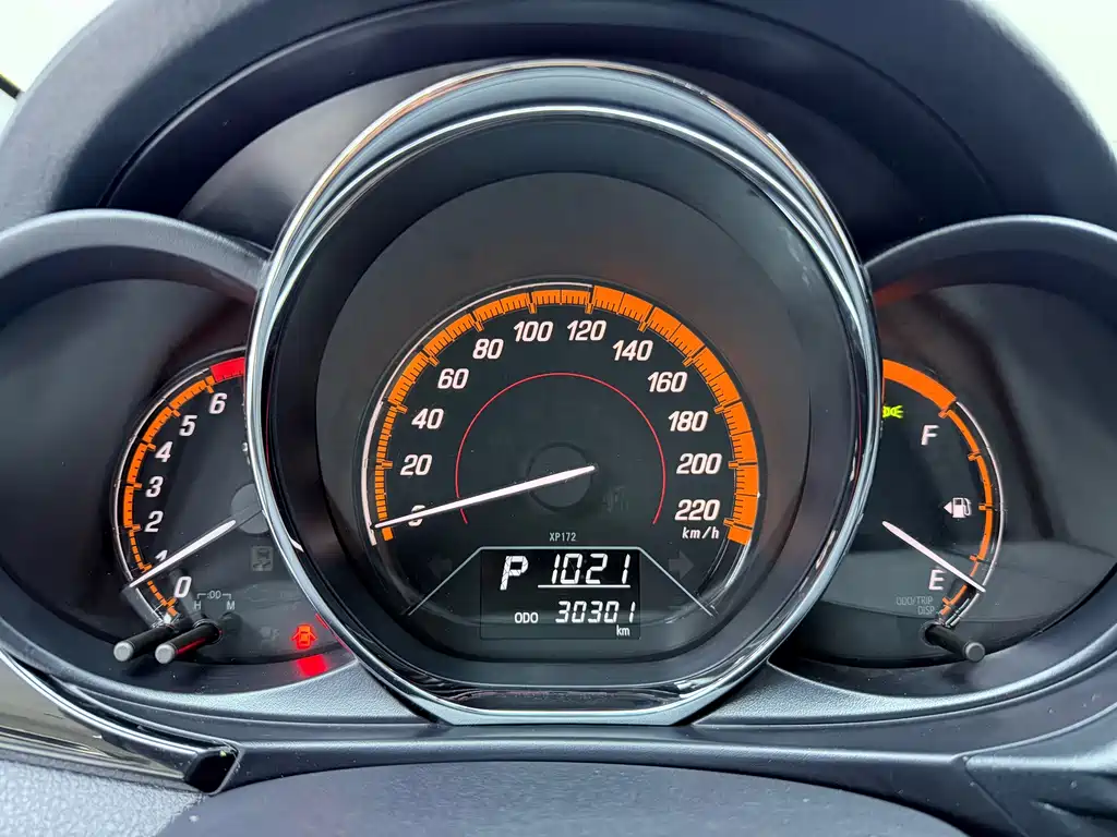 Toyota Yaris L — миниатюра 10