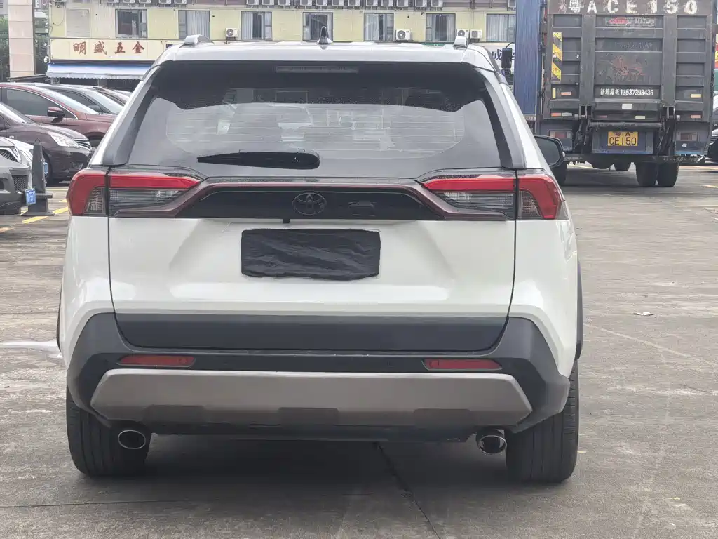 Toyota RAV4 — миниатюра 5