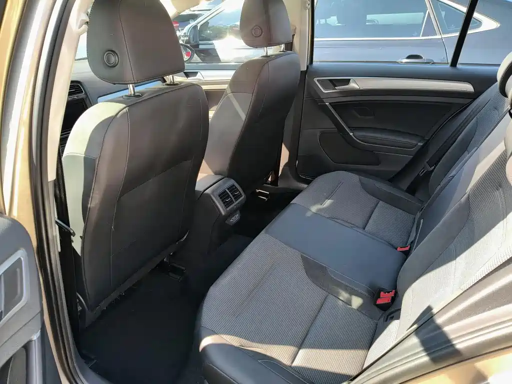Volkswagen Golf — миниатюра 11