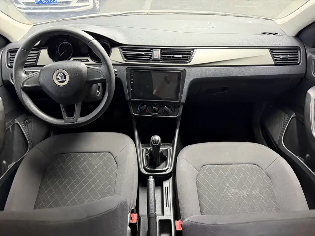 Skoda Rapid — миниатюра 5