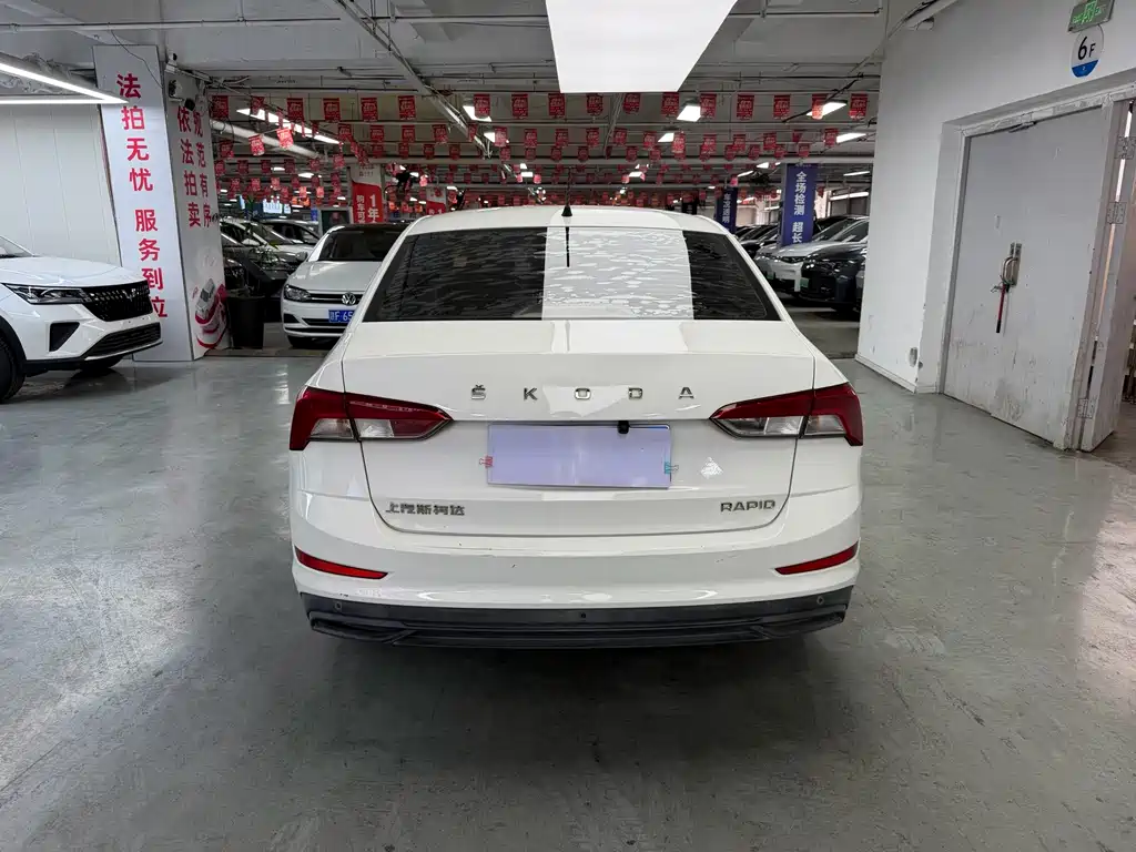 Skoda Rapid — миниатюра 10