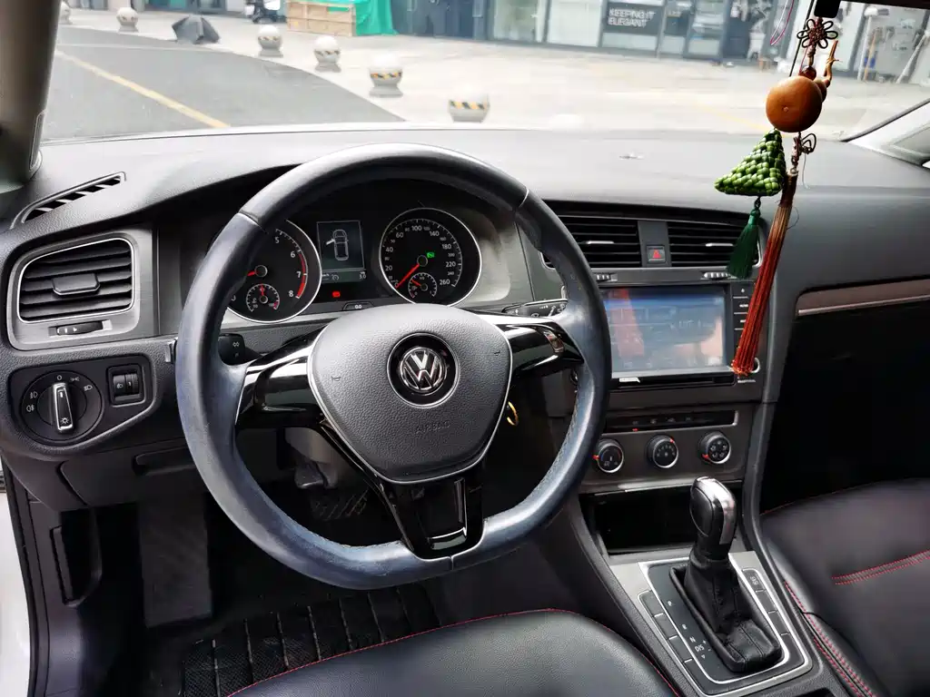 Volkswagen Golf — миниатюра 12