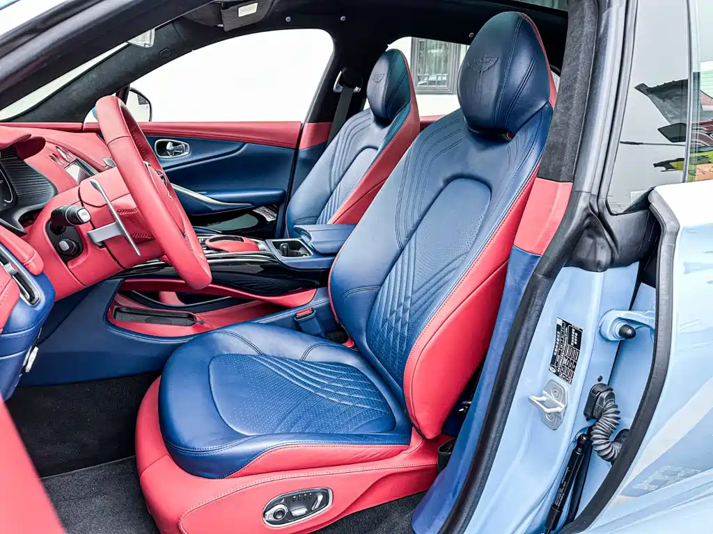 Aston Martin DBX — миниатюра 4