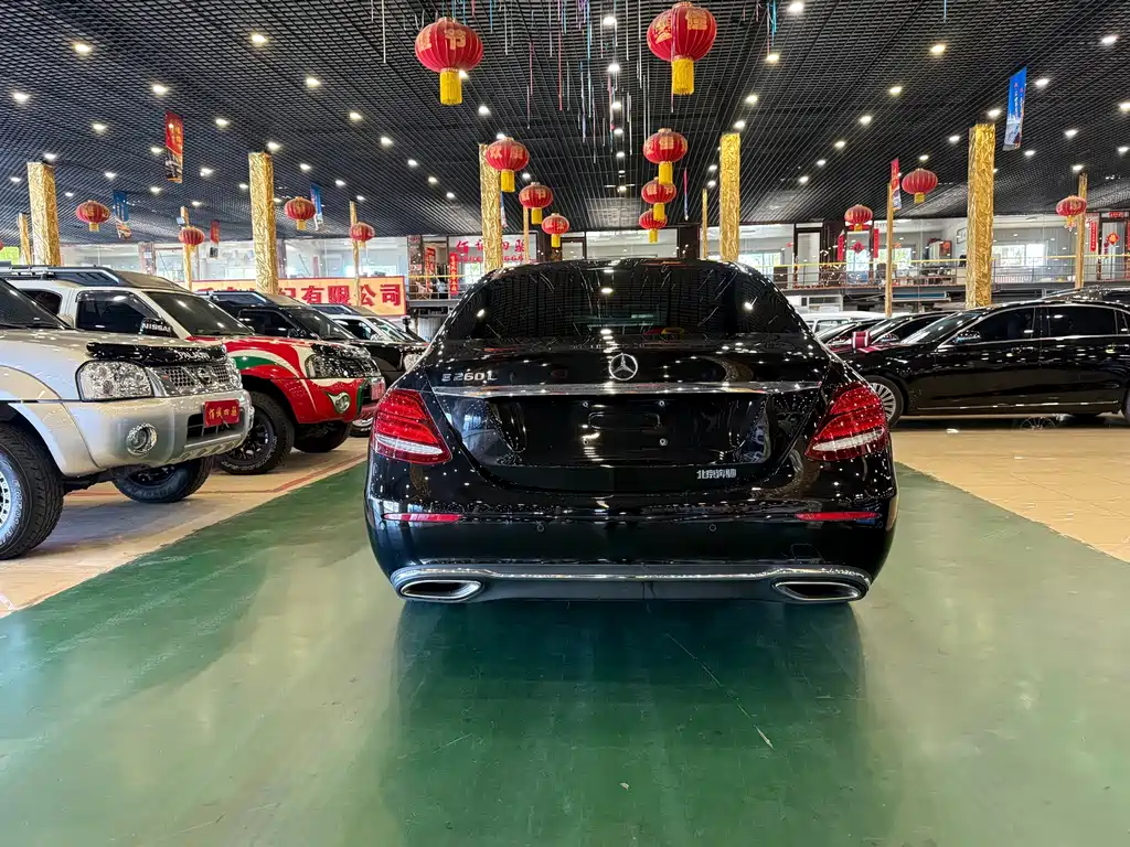 Mercedes-Benz E-Class — миниатюра 8