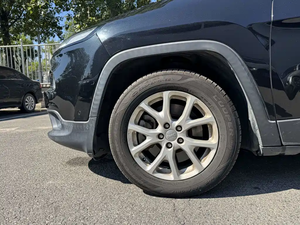 Jeep Cherokee — миниатюра 9