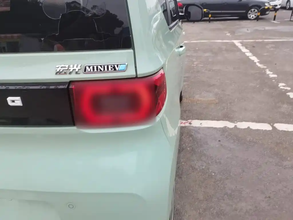 Wuling MINIEV — миниатюра 8