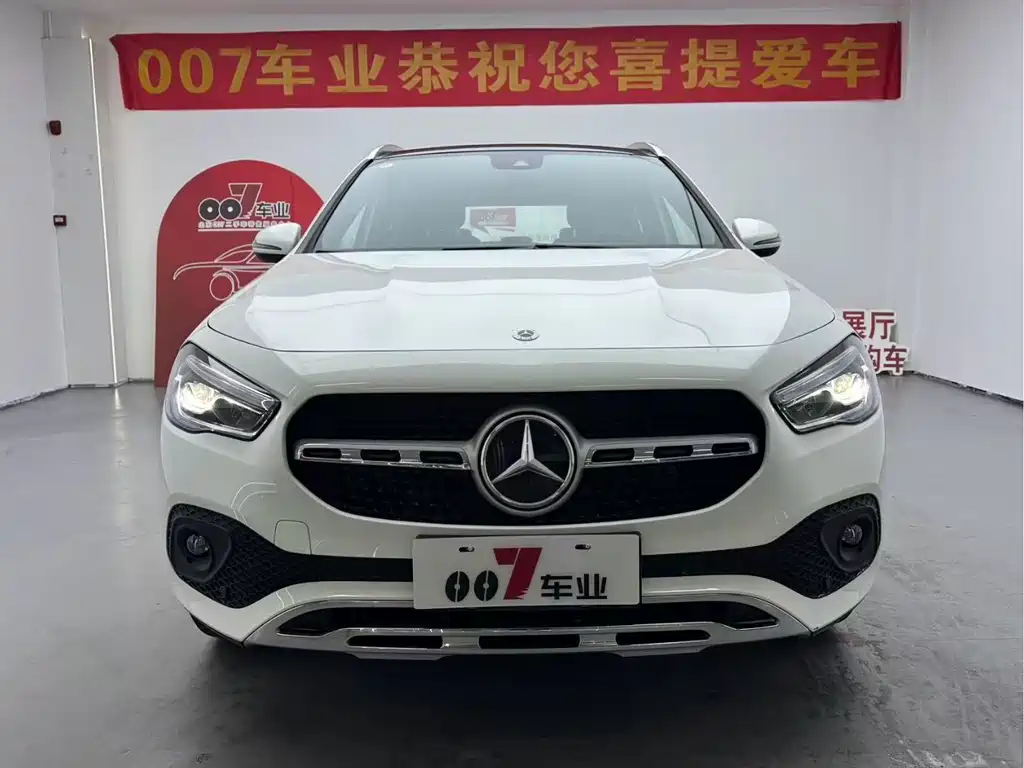 MERCEDES-BENZ GLA