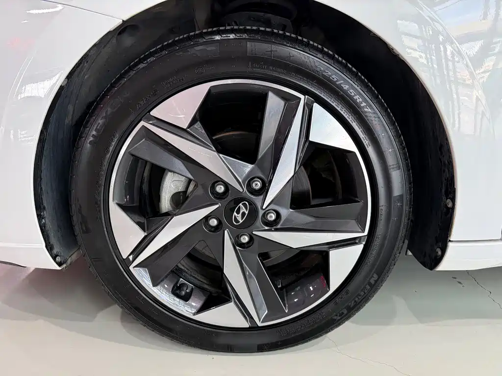 Hyundai Elantra — миниатюра 15