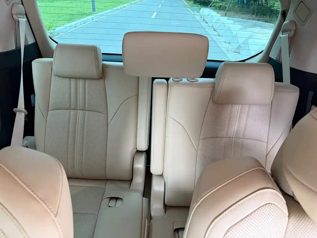 Toyota Alphard — миниатюра 14