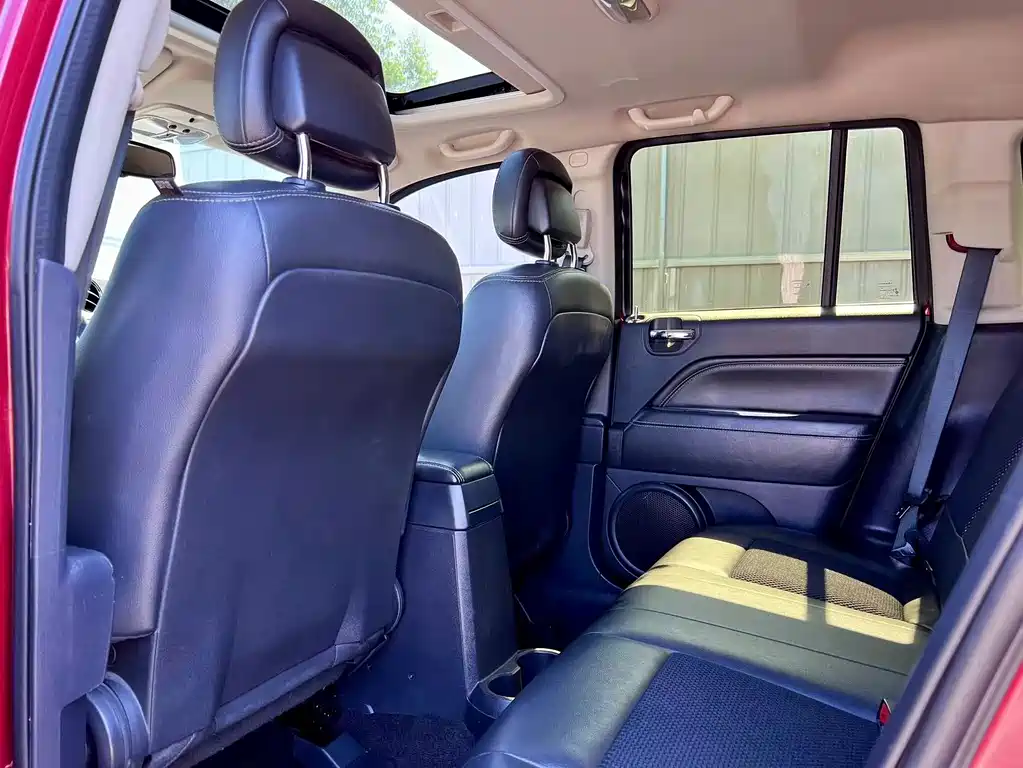 Jeep Compass (Import) — миниатюра 10