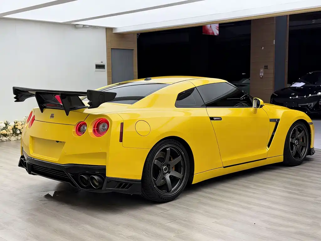 Nissan GT-R — миниатюра 4