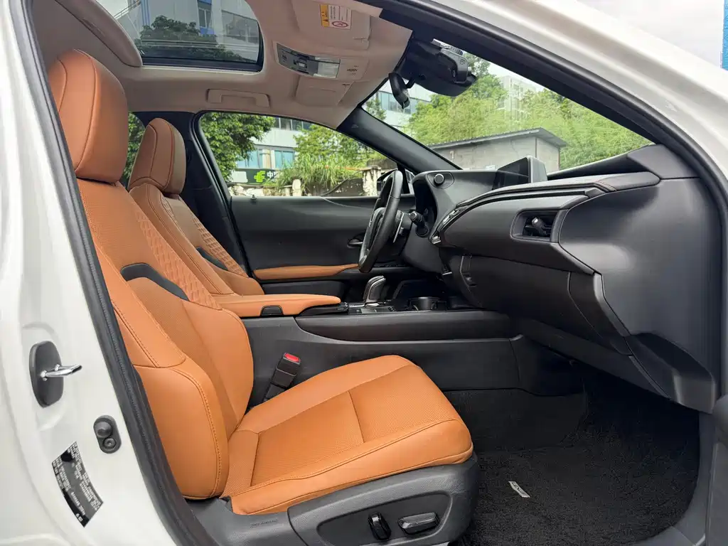 Lexus UX New Energy — миниатюра 10