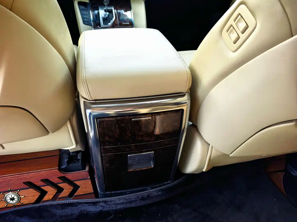 Toyota Alphard — миниатюра 20