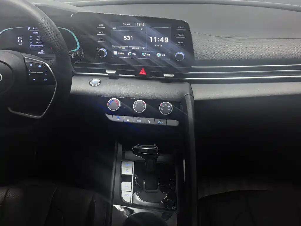 Hyundai Elantra — миниатюра 12