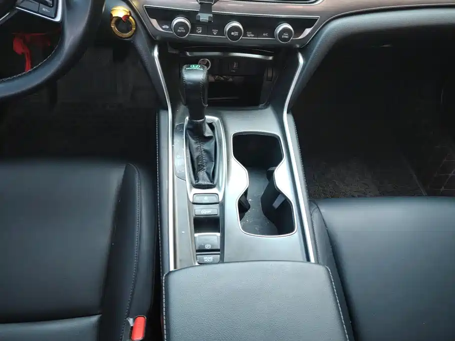 Honda Accord — миниатюра 16