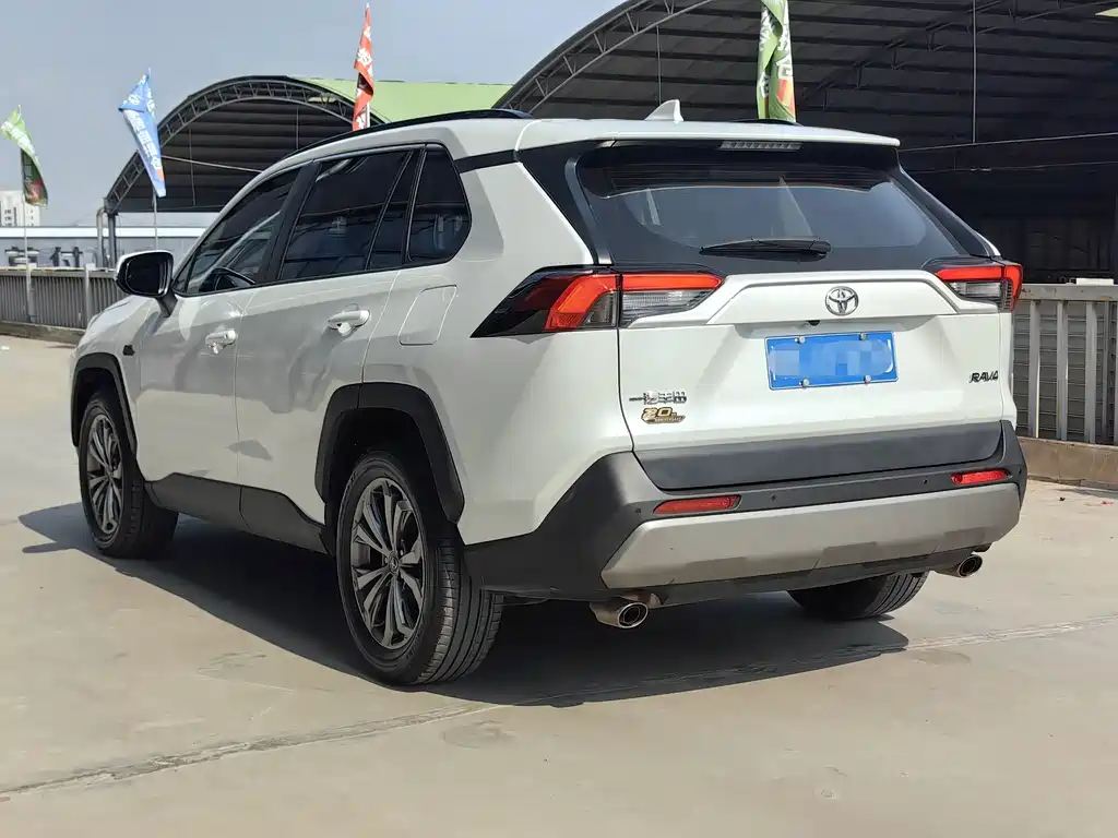 Toyota RAV4 — миниатюра 5