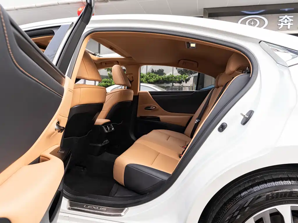 Lexus ES — миниатюра 10