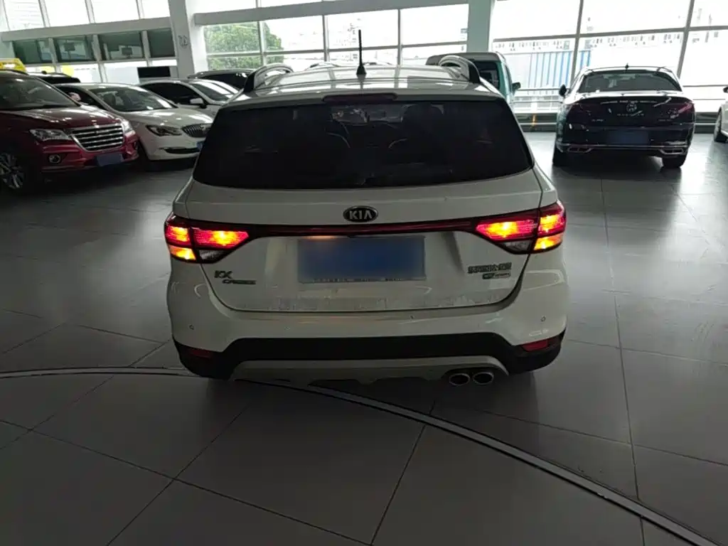 Kia KX Cross — миниатюра 6