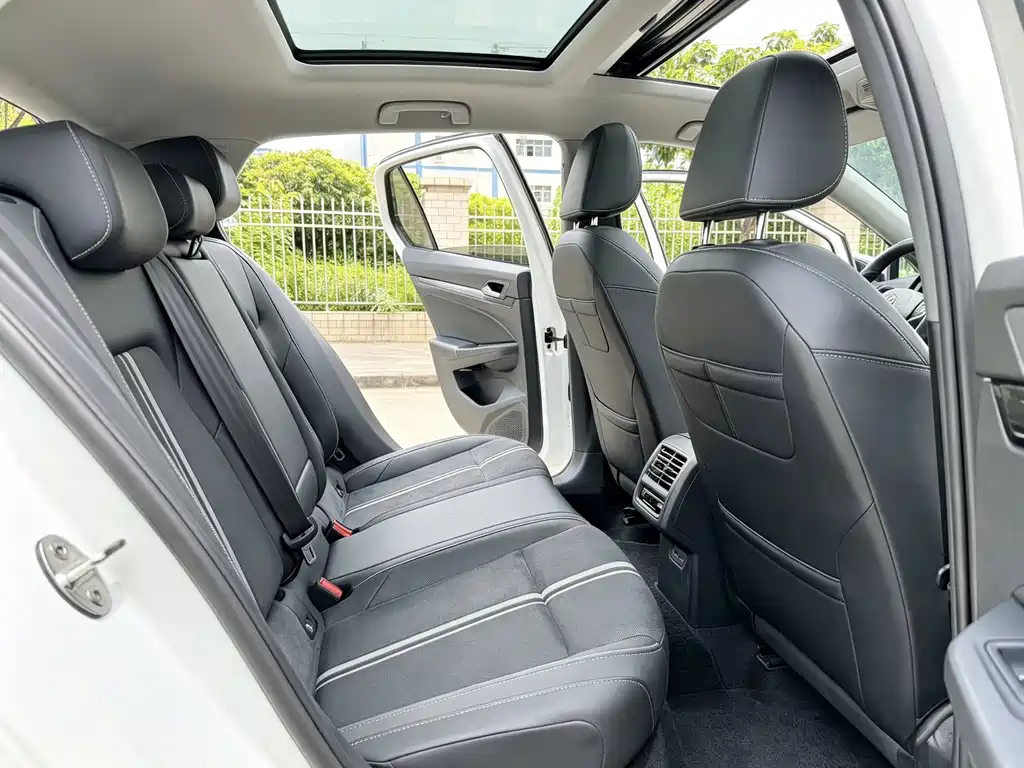 Volkswagen Golf — миниатюра 10
