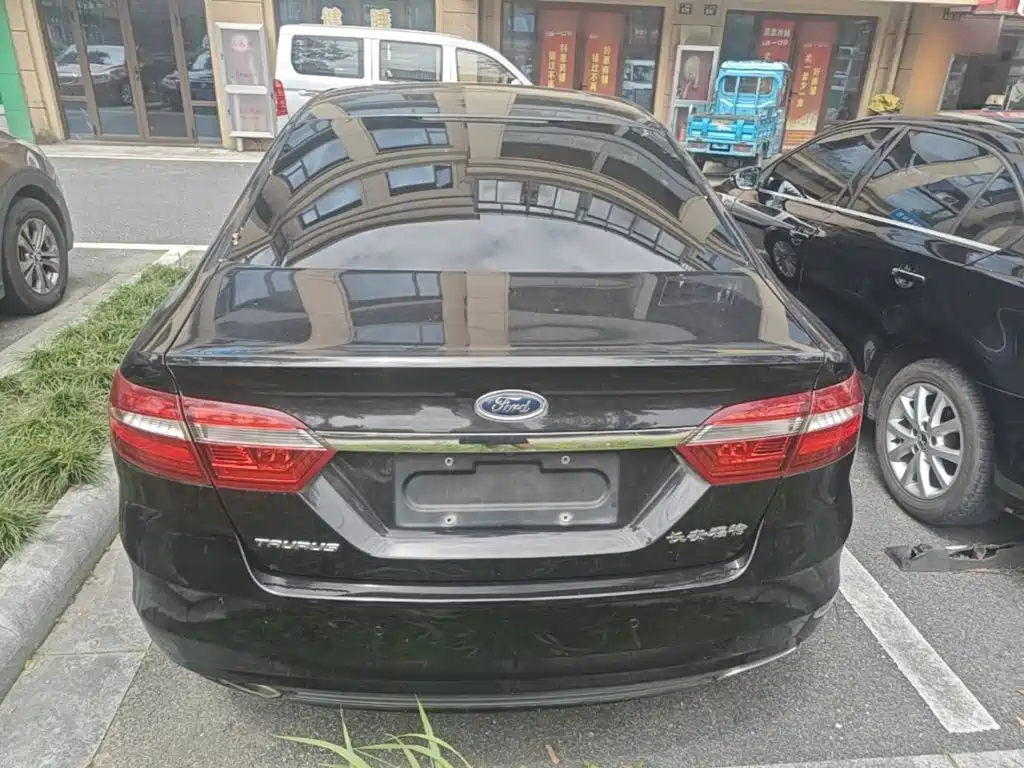 Ford Taurus — миниатюра 6