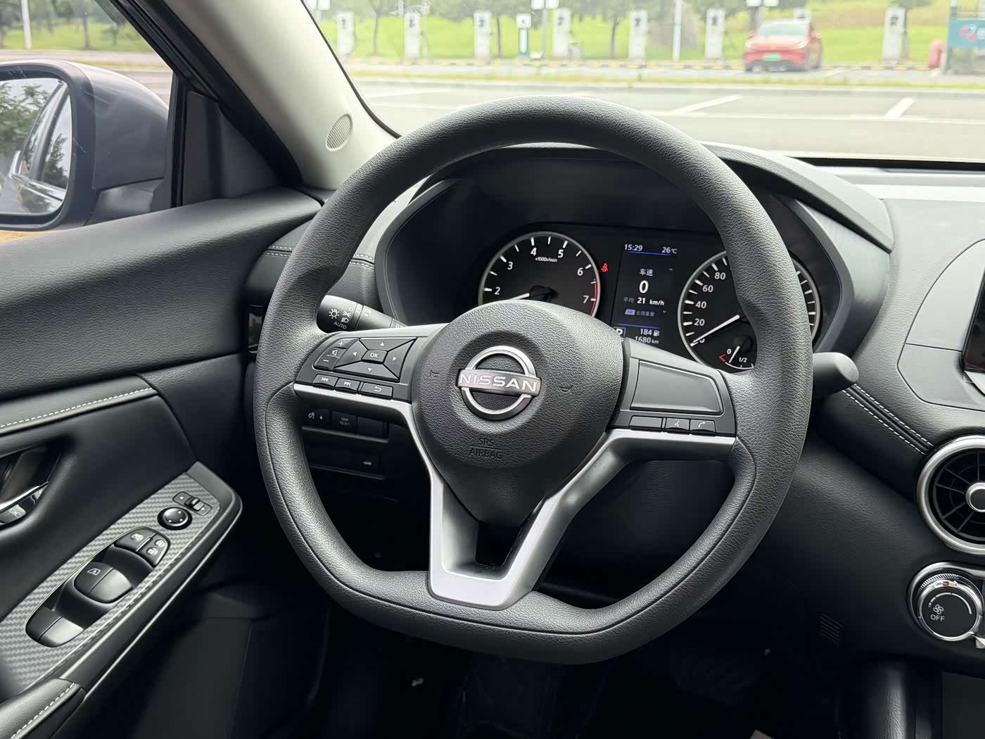 Nissan Sylphy 1.6 л 2026 г. Серебристо-серый, пробег 1000 км