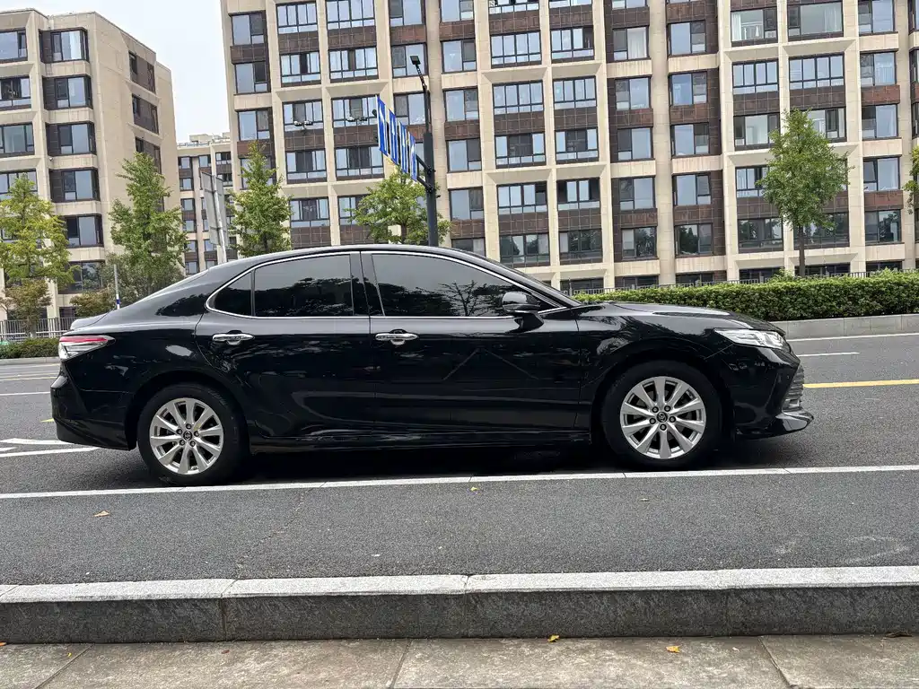 Toyota Camry — миниатюра 12