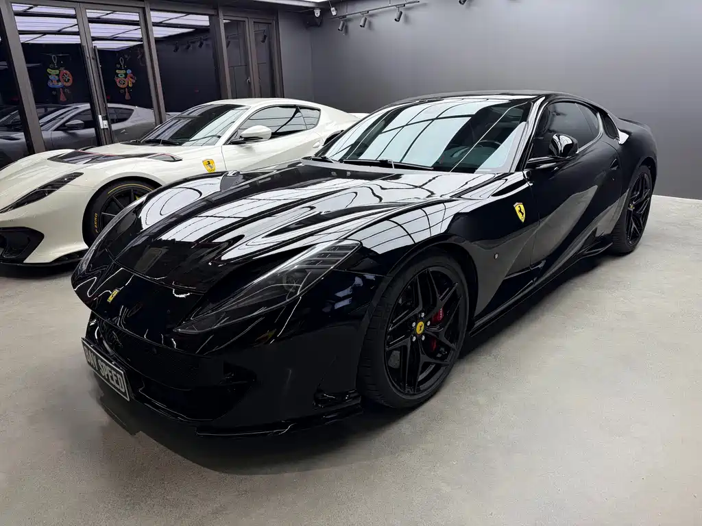 FERRARI 812