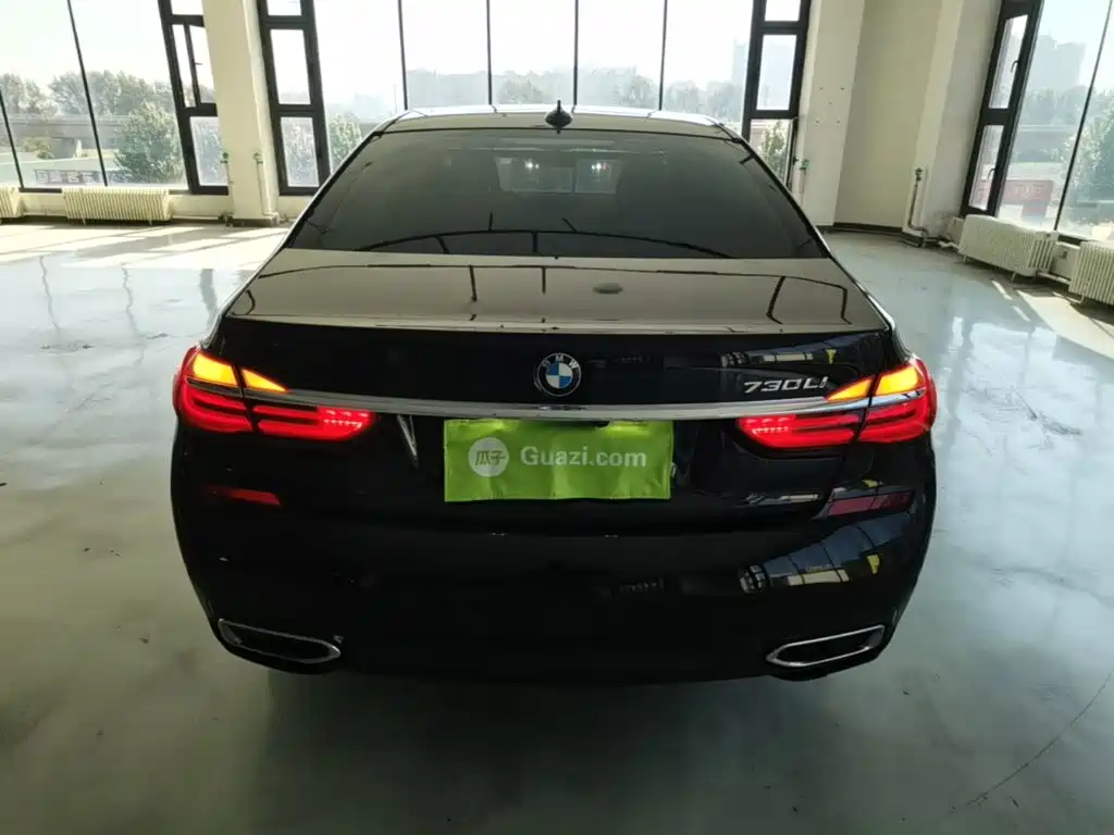 BMW 7 Series — миниатюра 6