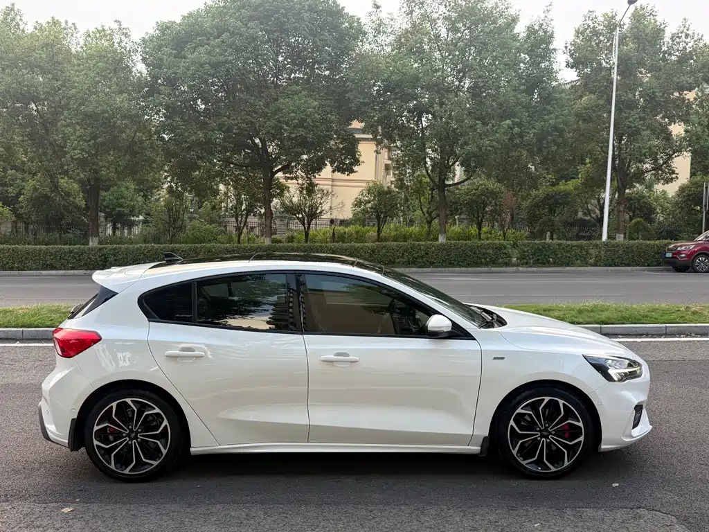 Ford Focus — миниатюра 4