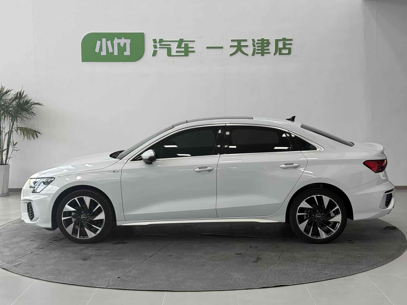 Audi A3 1.4 л 2022 г. Белый, пробег 18000 км