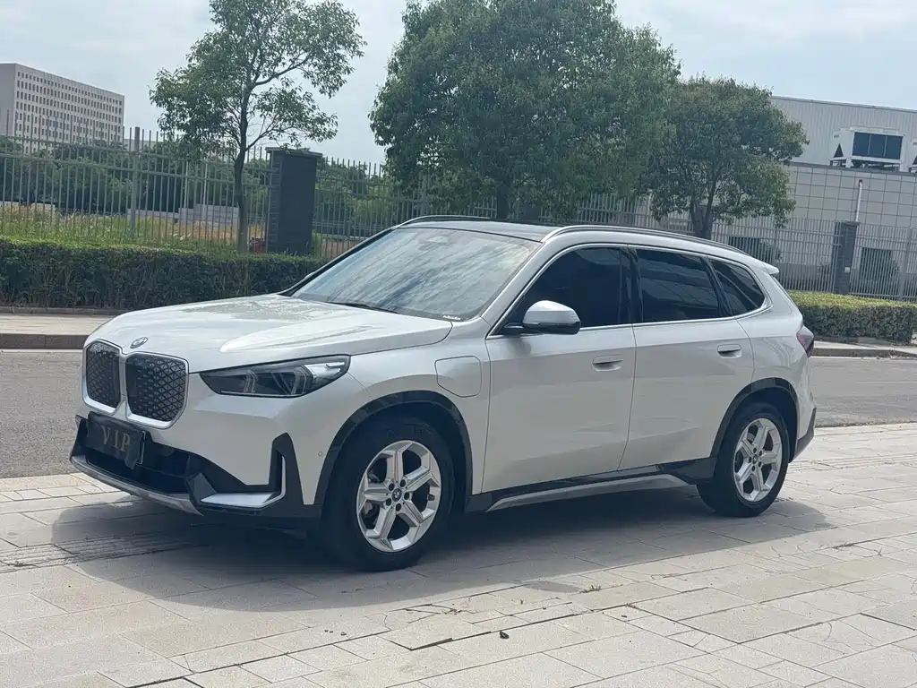 BMW iX1 2024