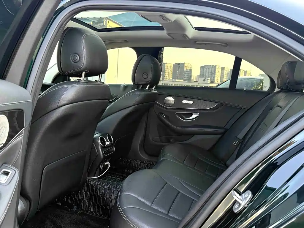 Mercedes-Benz C-Class — миниатюра 8