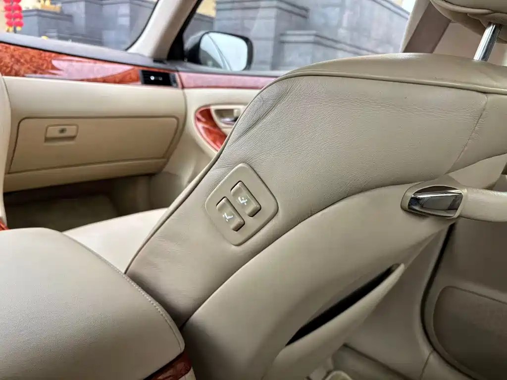 Toyota Crown — миниатюра 15