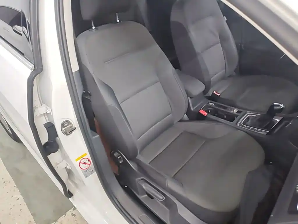Volkswagen Golf — миниатюра 25