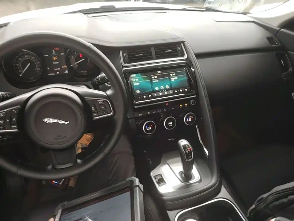 Jaguar E-PACE — миниатюра 9