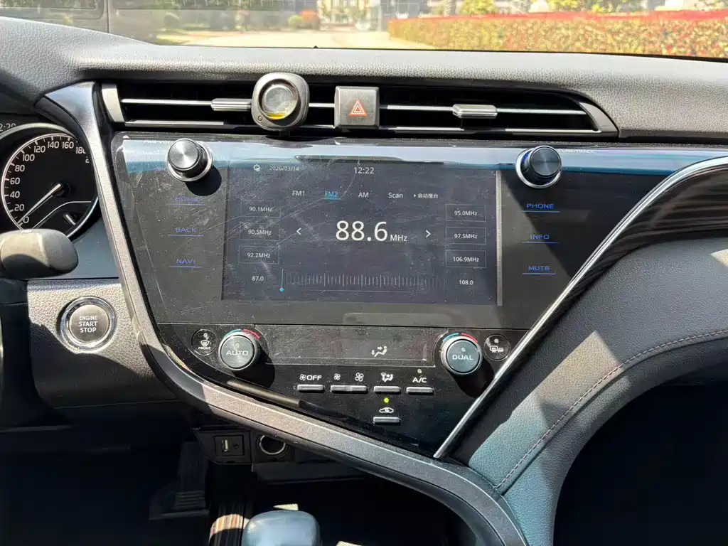 Toyota Camry — миниатюра 9