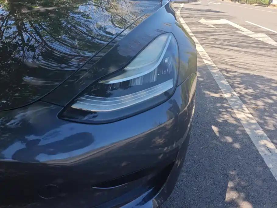 Tesla Model 3 — миниатюра 5