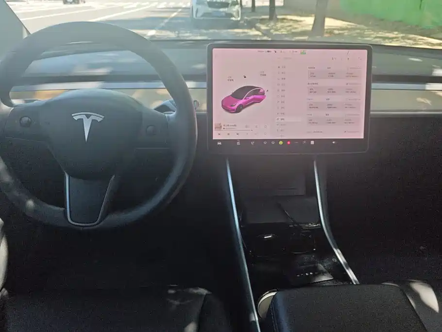 Tesla Model 3 — миниатюра 12