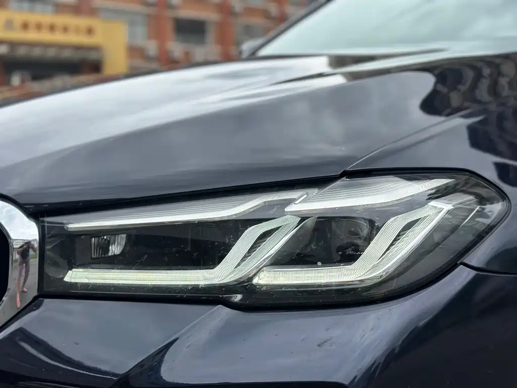 BMW 5 Series — миниатюра 4