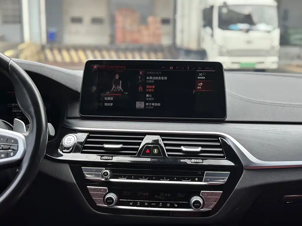 BMW 5 Series — миниатюра 11