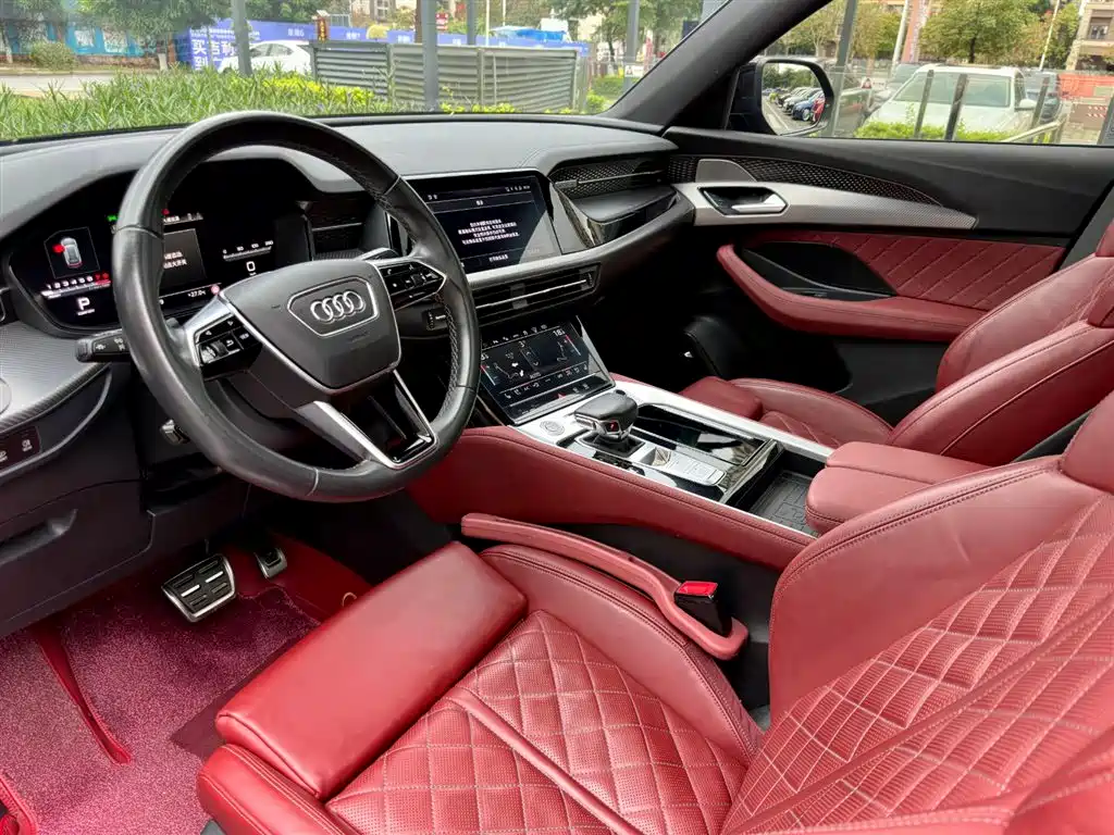 Audi Q6 2024 45 TFSI quattro 7 мест