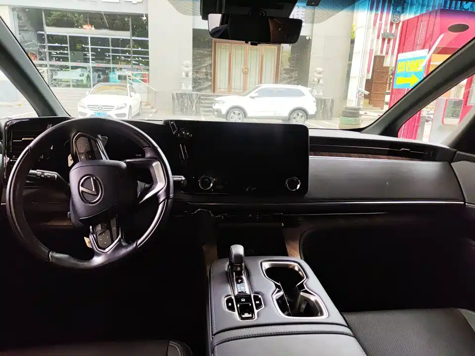 Lexus LM — миниатюра 13