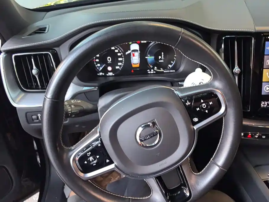Volvo XC60 PHEV — миниатюра 15