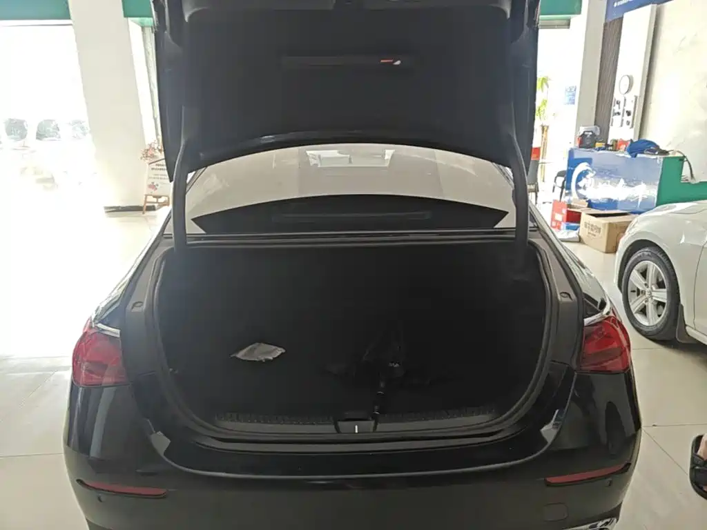 Mercedes-Benz E-Class — миниатюра 19
