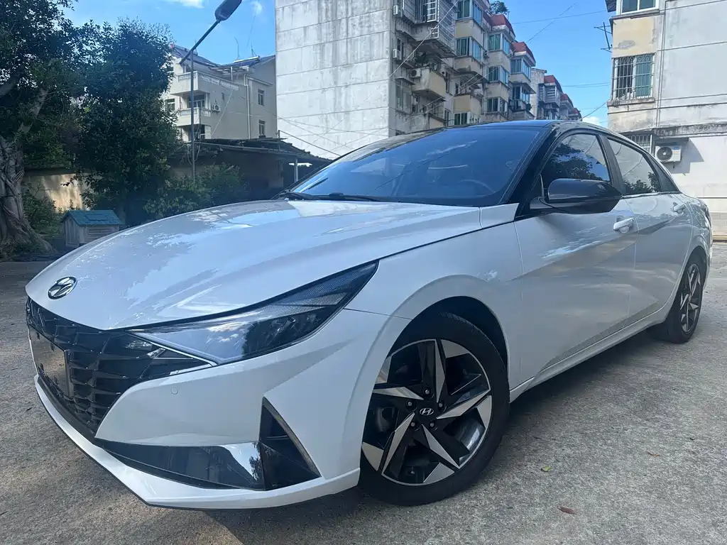 Hyundai Elantra 2022
