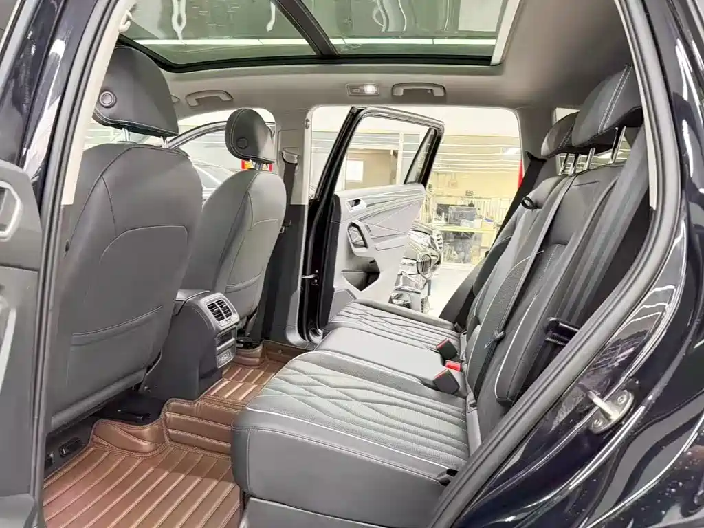 Volkswagen Tiguan L — миниатюра 5